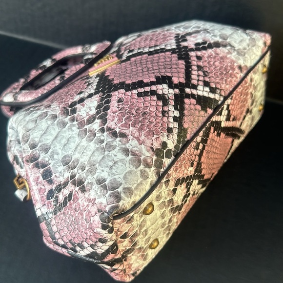 New GUESS Errin Snakeskin Small Frame Satchel - Picture 8 of 11